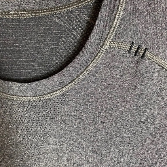 ❌SOLD❌Men’s Large Grey Active Lululemon Shirt - Picture 4 of 14